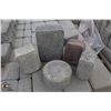 Image 2 : 2 PALLETS OF ASSORTED COLOR PAVING STONES