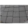 Image 2 : PALLET OF DARK GREY SQUARE PAVING STONES