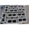 Image 2 : PALLET OF GREY SPLIT FACED CONCRETE BLOCKS