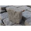 Image 2 : 2 PARTIAL PALLET OF GREY PAVING STONES