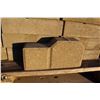 Image 2 : PALLET OF LIGHT GREY INTERLOCKING PAVING BRICKS