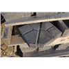 Image 2 : PALLET OF DARK GREY TRIANGLED SHAPED PAVING STONES