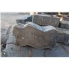 Image 2 : PALLET OF DARK GREY INTERLOCKING PAVING BRICKS