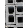 Image 2 : PALLET OF GREY SPLIT FACED CONCRETE BLOCKS