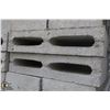 Image 2 : PALLET OF LIGHT GREY PARTITION CONCRETE BLOCKS