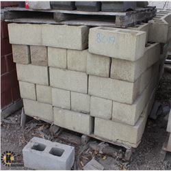 PALLET OF SPLIT FACED CORNER BLOCKS SANDSTONE