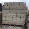 Image 1 : PALLET OF LIGHT GREY LEDGE SPLIT FACED CINDER