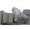 Image 2 : STACK OF ASSORTED LIGHT GREY SPLIT FACE BLOCKS