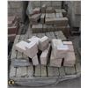 Image 1 : 2 PALLETS OF ASSORTED CONCRETE BLOCKS
