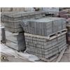 Image 1 : PALLET OF LIGHT GREY RETAINING WALL CAPS