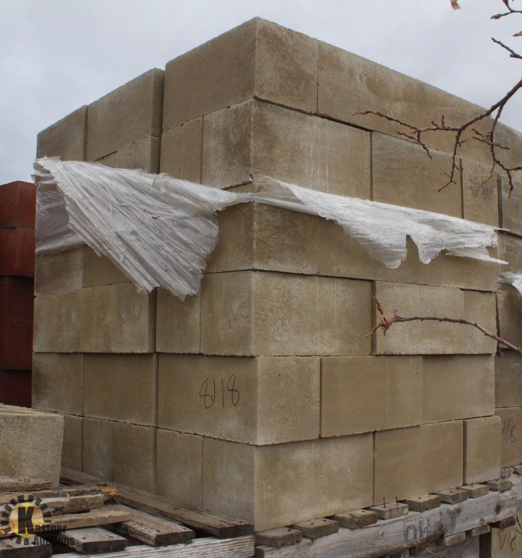 PALLET OF TAN CINDER BLOCKS
