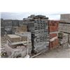 Image 1 : 14 PALLETS OF ASSORTED BRICKS AND BLOCKS