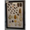 Image 1 : Tray of 35 artifacts, 3 knives, 1 drill, 5 scrapers, 26 arrowheads,  12"x 8",  Adams Trap E. of Sun 