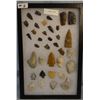 Image 2 : Tray of 35 artifacts, 3 knives, 1 drill, 5 scrapers, 26 arrowheads,  12"x 8",  Adams Trap E. of Sun 