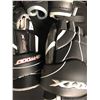Image 3 : HOCKEY EQUIPMENT LOT (HELMET/ GLOVES...)