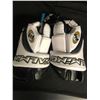 Image 6 : HOCKEY EQUIPMENT LOT (HELMET/ GLOVES...)