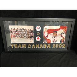 2002 TEAM CANADA MENS HOCKEY GOLD MEDALISTS FRAMED DISPLAY 12 X 30