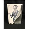 Image 1 : DC COLLECTIBLES BATMAN BLACK & WHITE "THE JOKER" STATUE BY DICK SPRANG