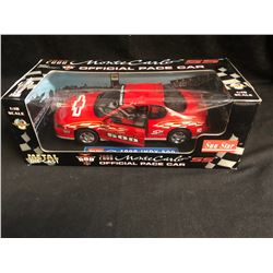 1:18 SCALE METAL DIE-CAST 2000 MONTE CARLO OFFICIAL PACE CAR OF INDY 500