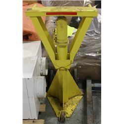 HYDRAULIC LIFT ON WHEELS