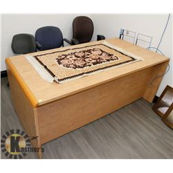 OFFICE DESK WITH THREE LIFT OFFICE CHAIRS,