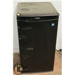 DANBY MINI FRIDGE