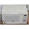 Image 1 : RCA 700W MICROWAVE