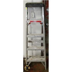 5' ALUMINUM LADDER