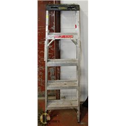 5' FEATHERLITE ALUMINUM LADDER