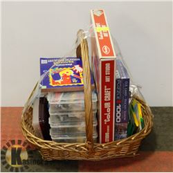 WICKER BASKET WITH 5 CRAFT KITS. NEW 1000 PIECE