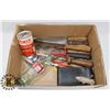 Image 1 : FLAT OF ANTIQUE KNIVES, SCISSORS, PLUS A SAMSUNG