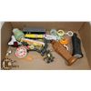 Image 1 : FLAT OF COLLECTIBLE AND VINTAGE TOYS