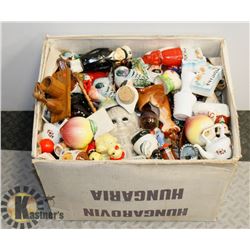 ESTATE BOX OF SALT AND PEPPER SHAKERS