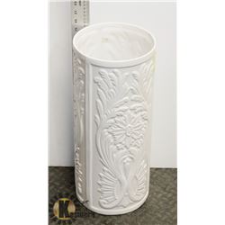 VINTAGE DECORATIVE VASE