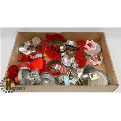 FLAT OF VINTAGE COOKIE CUTTERS & MOLDS