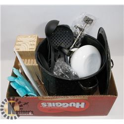 NEW KITCHEN ITEMS/CORNING WARE TEA POT, GLOVES