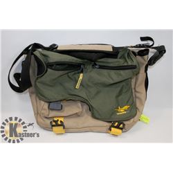 VANS OVER THE SHOULDER LAP TOP BAG