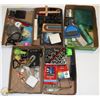 Image 1 : 5 FLATS OF HOUSEHOLD MISC ITEMS