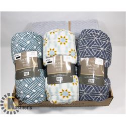 SET OF 4 FLEECE THROWS (1) LARGE