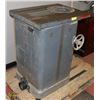 Image 2 : COMMERCIAL TABLE SAW ROCKWELL 220 WITH SAW BLADES