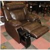 Image 2 : BROWN LEATHERETTE RECLINING CHAIR WITH HEAT &
