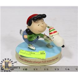 SNOOPY STATUE