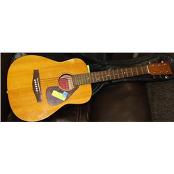 ACOUSTIC YAMAHA FG JUNIOR NATURAL GUITAR WITH SOFT