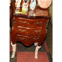 LOUIS XIV STYLE END TABLE, 19"X13"X29.5"