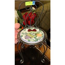 MINIATURE SUNDAE CHAIR ACCENT PIECE.