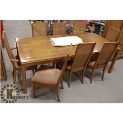 OAK TABLE WITH 2 LEAVES AND 8 CHAIRS.