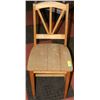 Image 1 : VINTAGE SOLID OAK SEAT CHAIR