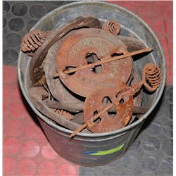BUCKET OF VINTAGE ESTATE METAL ITEMS.