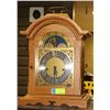 Image 1 : VINTAGE SOLID WOOD MANTLE CLOCK