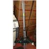 Image 1 : ROOF SNOW SHOVEL.
